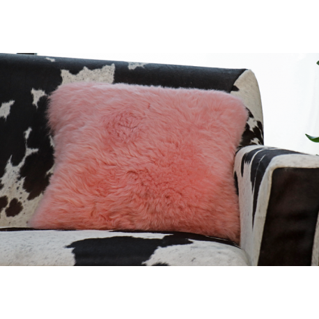 Coussin en peau de mouton rose poudré